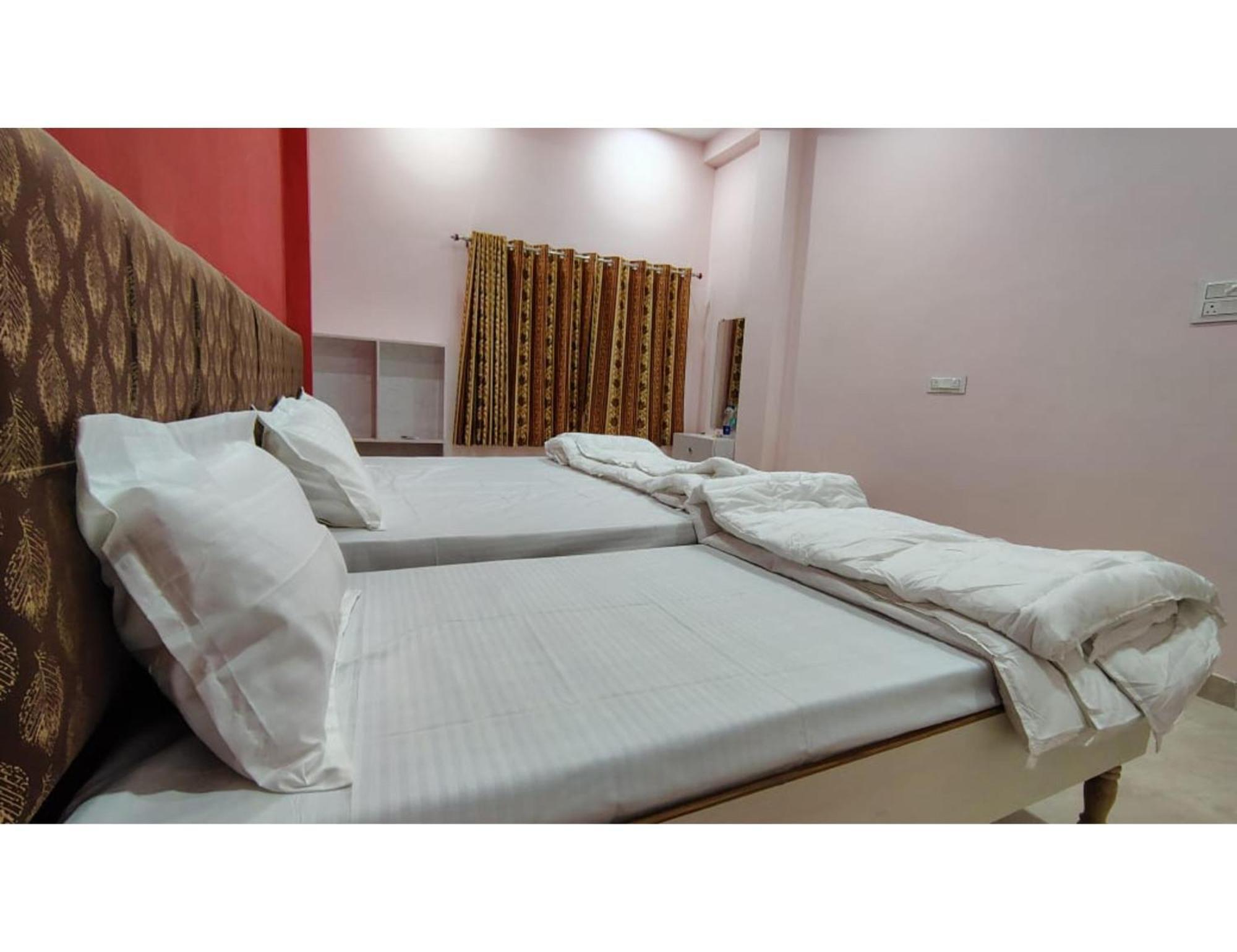 Premium Hotel - Shree Puram - Free Wi-Fi & Parking - Near The Shree Kashi Vishwanath Temple - Varanasi, Varanasi